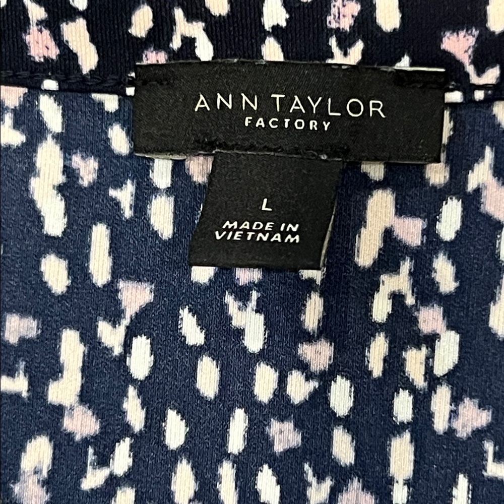 Ann Taylor Factory Navy Patterned Top Long Sleeved Business Casual Size Large - Picture 6 of 9